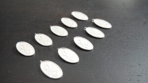 P1110029 Kettenanhänger Symbol